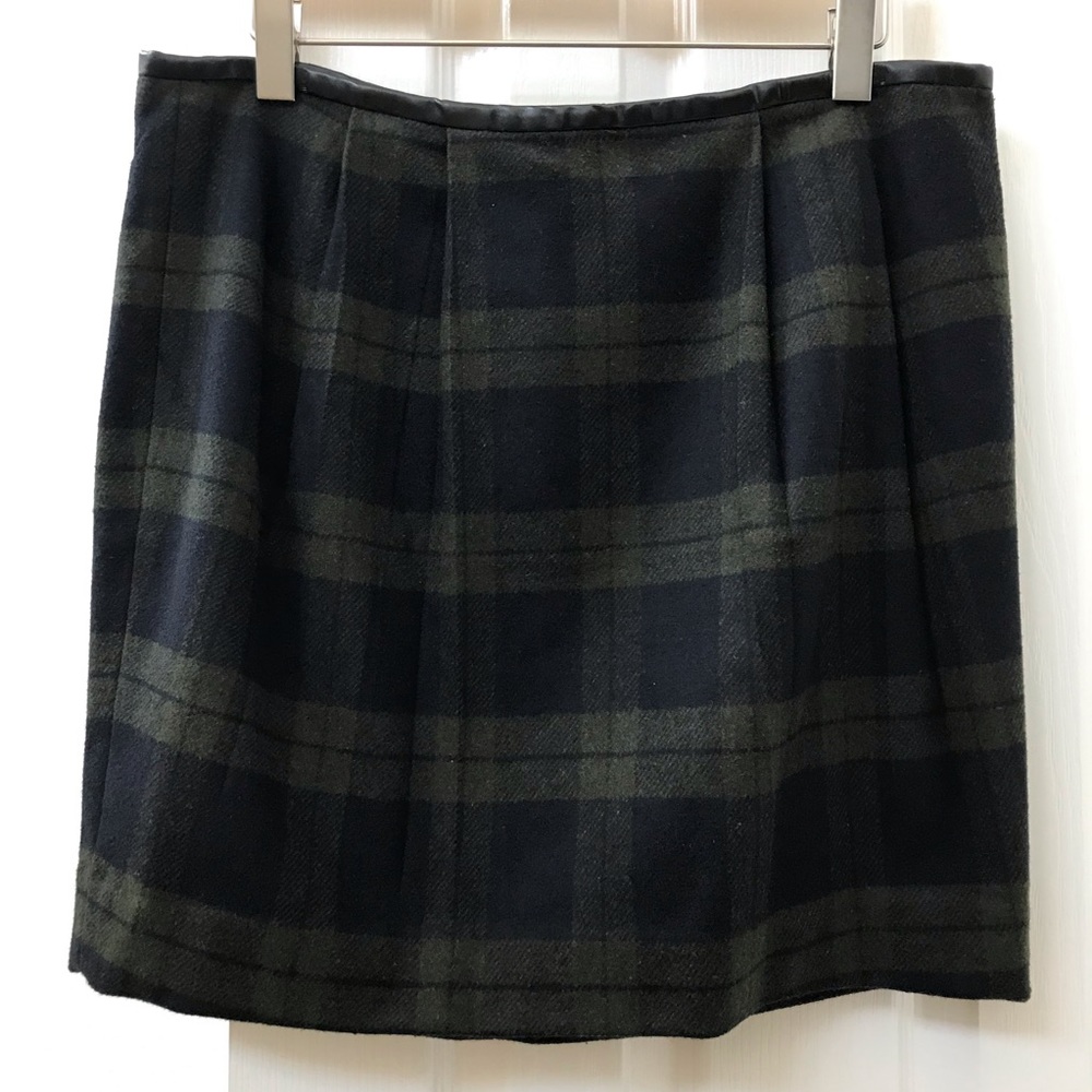 NWT GAP dark green/navy blue plaid skirt